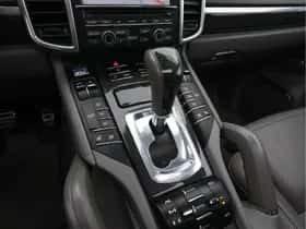 Porsche Cayenne (2010) thumbnail 15