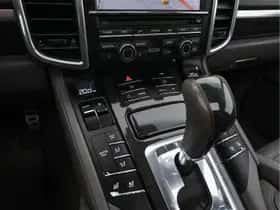 Porsche Cayenne (2010) thumbnail 16