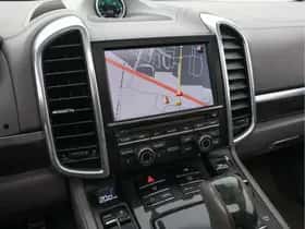Porsche Cayenne (2010) thumbnail 17