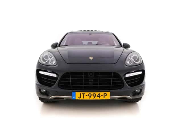 Porsche Cayenne (2010) thumbnail 3