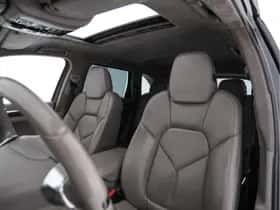 Porsche Cayenne (2010) thumbnail 26