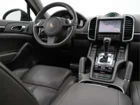 Porsche Cayenne (2010) thumbnail 9