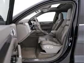 Porsche Cayenne (2010) thumbnail 10