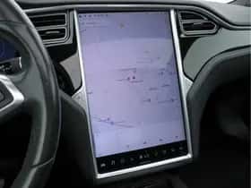 Tesla Model S (2017) thumbnail 13