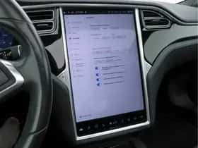 Tesla Model S (2017) thumbnail 15