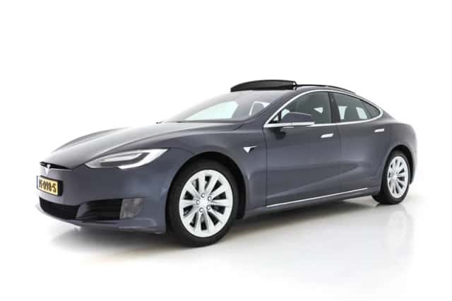 Tesla Model S (2017) thumbnail 4