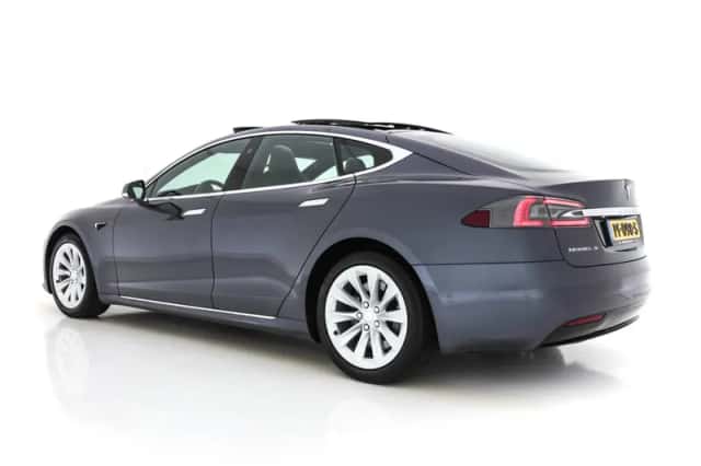 Tesla Model S (2017) thumbnail 5