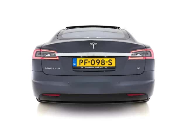 Tesla Model S (2017) thumbnail 6