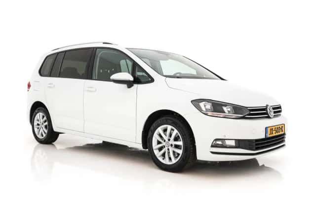 Volkswagen Touran (2016) thumbnail 1