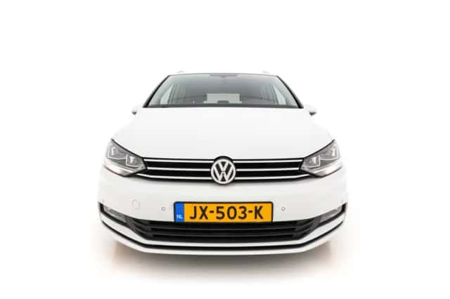 Volkswagen Touran (2016) thumbnail 3