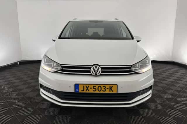Volkswagen Touran (2016) thumbnail 3