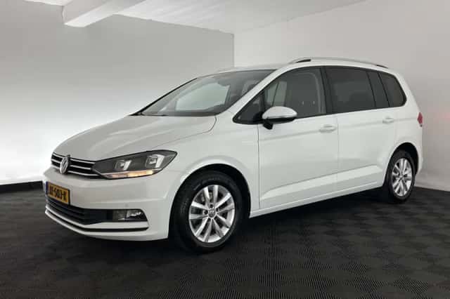 Volkswagen Touran (2016) thumbnail 4
