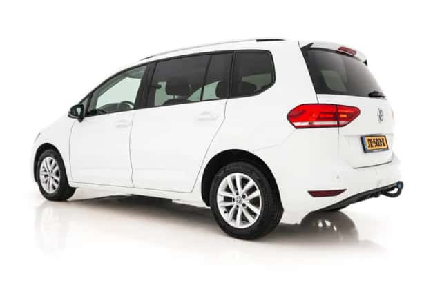 Volkswagen Touran (2016) thumbnail 5