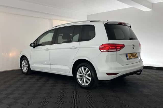 Volkswagen Touran (2016) thumbnail 5