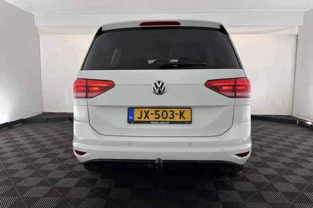 Volkswagen Touran (2016) thumbnail 6