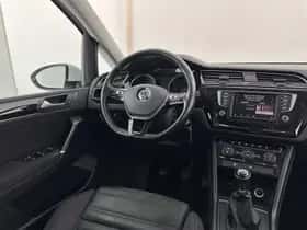 Volkswagen Touran (2016) thumbnail 8