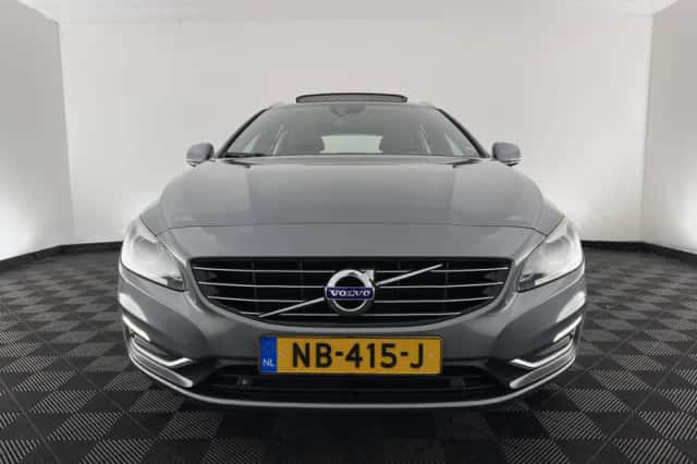 Volvo V60 (2016) thumbnail 3