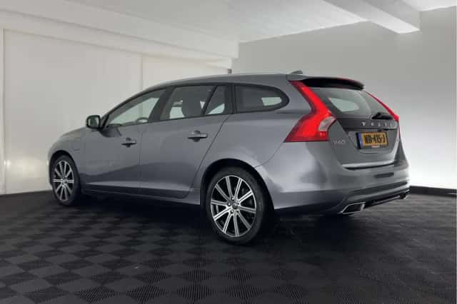 Volvo V60 (2016) thumbnail 5