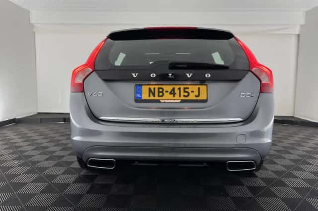 Volvo V60 (2016) thumbnail 6