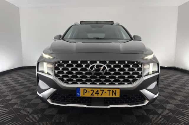 Hyundai Santa Fe (2022) thumbnail 3