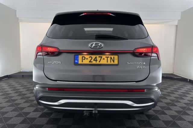 Hyundai Santa Fe (2022) thumbnail 6
