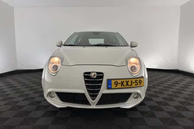 Alfa Romeo Mito (2013) thumbnail 3