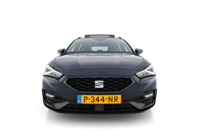SEAT Leon (2022) thumbnail 3