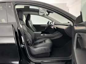 Tesla Model Y (2023) thumbnail 13