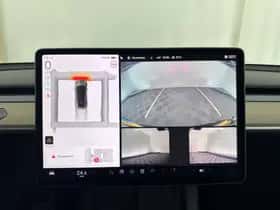 Tesla Model Y (2023) thumbnail 15