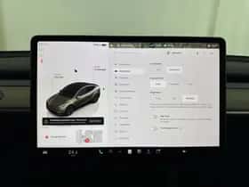 Tesla Model Y (2023) thumbnail 18