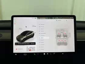 Tesla Model Y (2023) thumbnail 21