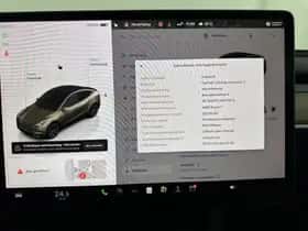 Tesla Model Y (2023) thumbnail 23