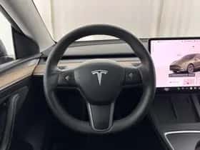 Tesla Model Y (2023) thumbnail 24