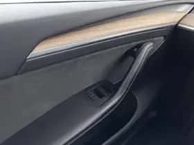 Tesla Model Y (2023) thumbnail 25