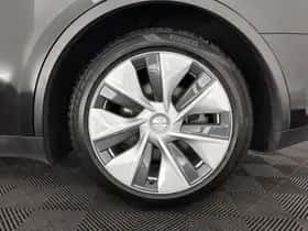 Tesla Model Y (2023) thumbnail 29