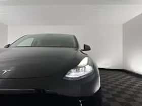 Tesla Model Y (2023) thumbnail 30