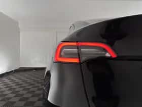 Tesla Model Y (2023) thumbnail 31