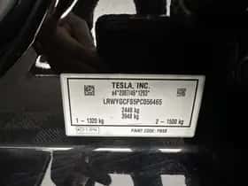 Tesla Model Y (2023) thumbnail 32