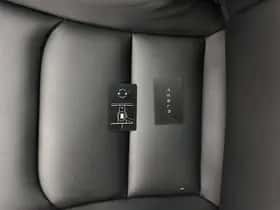 Tesla Model Y (2023) thumbnail 33