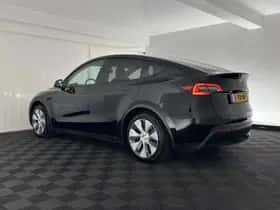 Tesla Model Y (2023) thumbnail 5