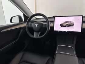 Tesla Model Y (2023) thumbnail 8