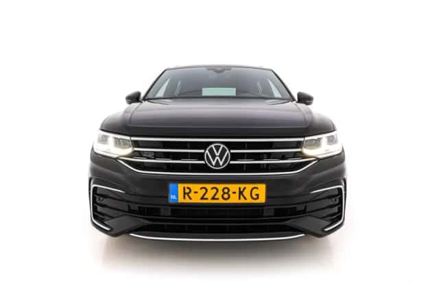 Volkswagen Tiguan (2022) thumbnail 3