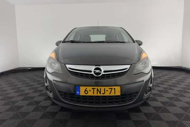 Opel Corsa (2014) thumbnail 3