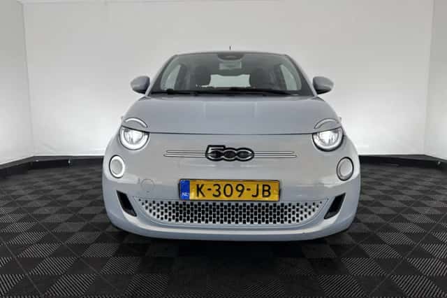 Fiat 500 (2020) thumbnail 2