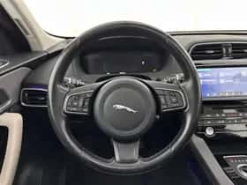 Jaguar F-Pace (2017) thumbnail 22