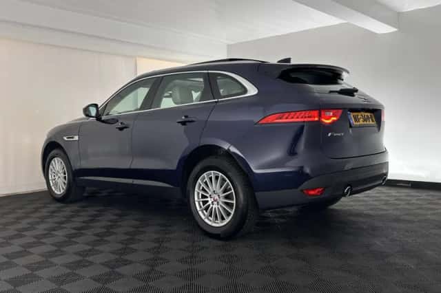 Jaguar F-Pace (2017) thumbnail 5