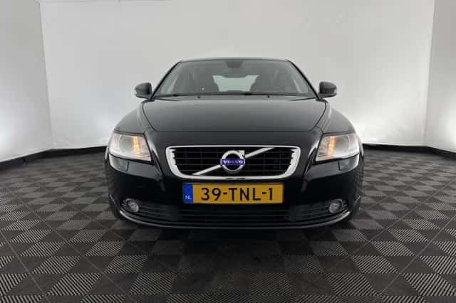 Volvo S40 (2012) thumbnail 3