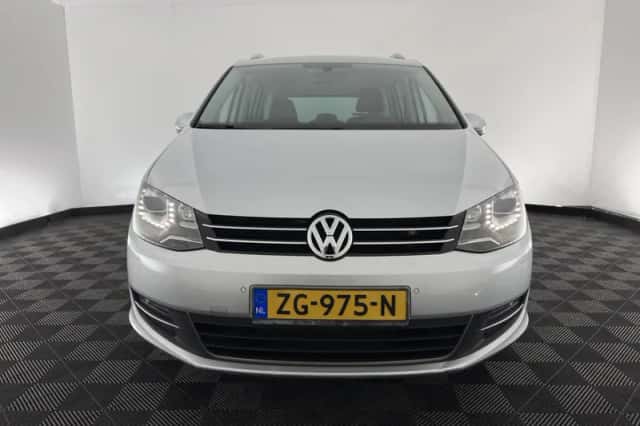 Volkswagen Sharan (2011) thumbnail 3
