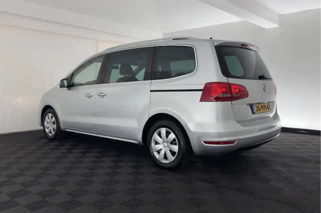 Volkswagen Sharan (2011) thumbnail 5