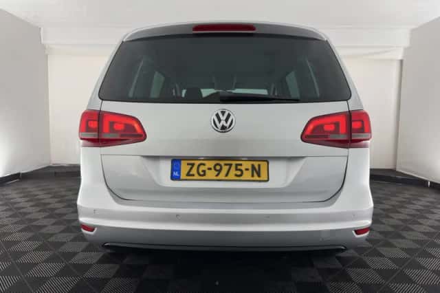 Volkswagen Sharan (2011) thumbnail 6
